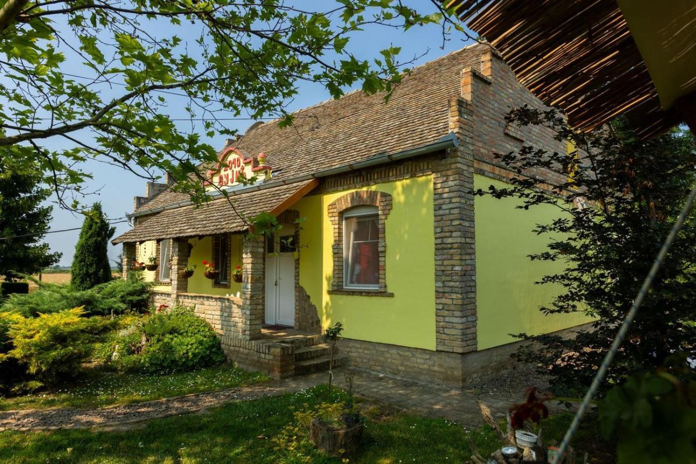 Salas Vujic Bečej Exteriör bild