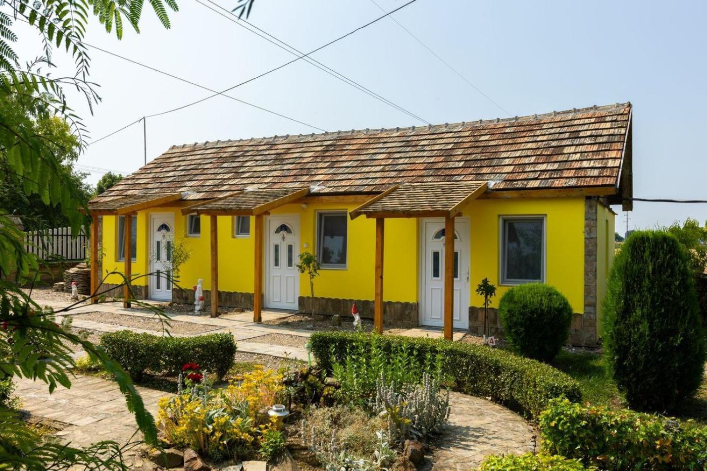 Salas Vujic Bečej Exteriör bild