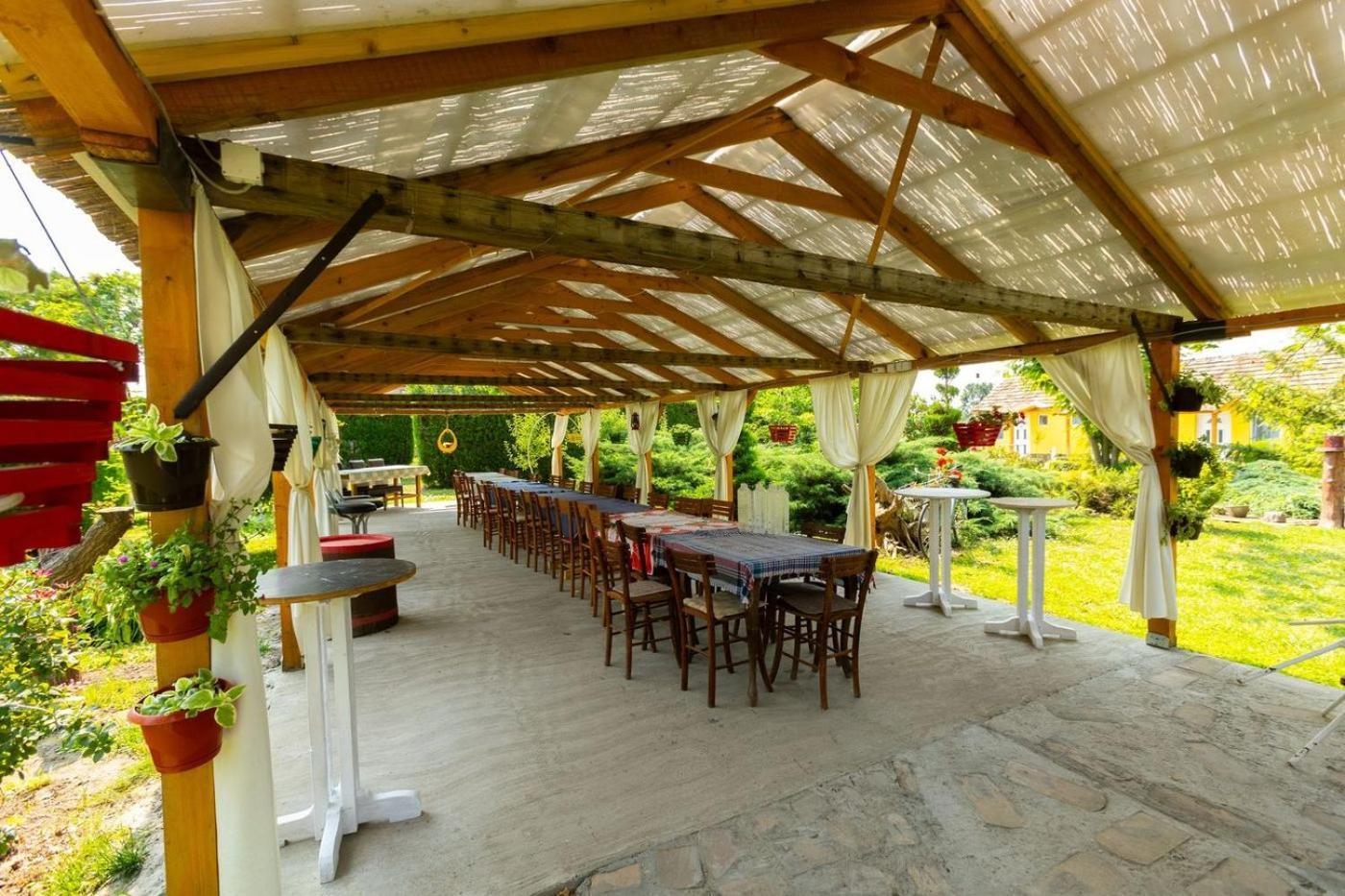 Salas Vujic Bečej Exteriör bild